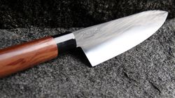 Kai Seki Magoroku Red Wood Messer, Нож Red Wood Santoku